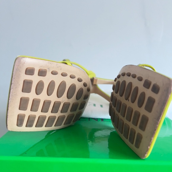 BOTTEGA VENETA Green Strappy Stretch Heeled Sandals - Picture 3 of 4